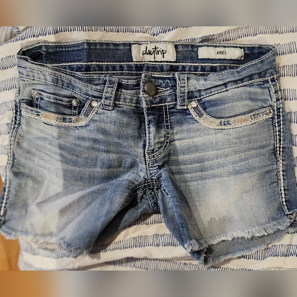 Daytrip Light Blue Denim Shorts - Picture 2 of 6